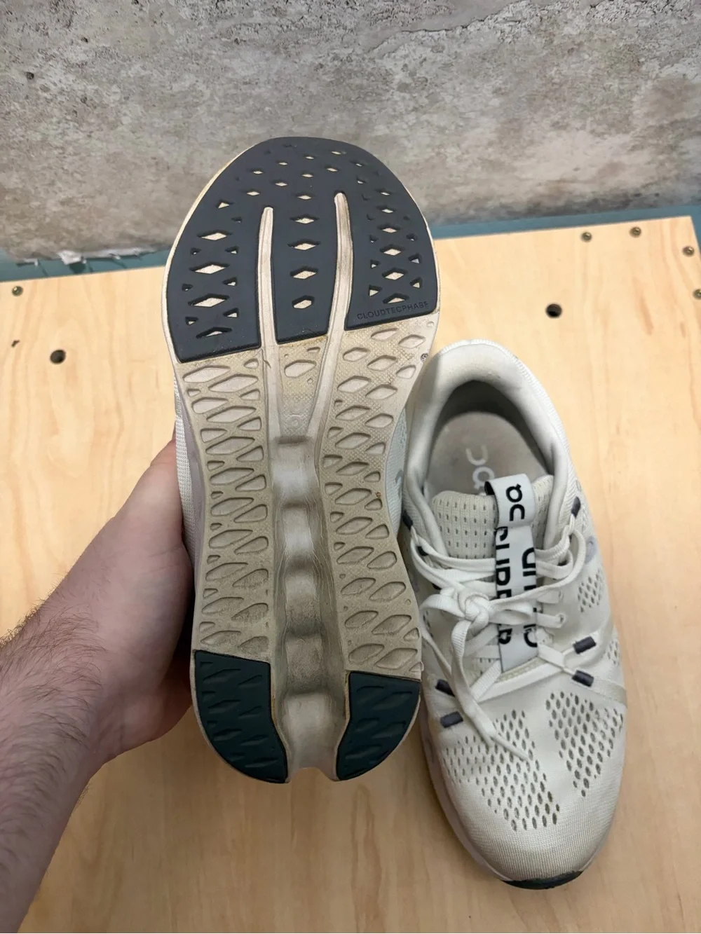 On Cloudsurfer road-running shoe size women’s 8